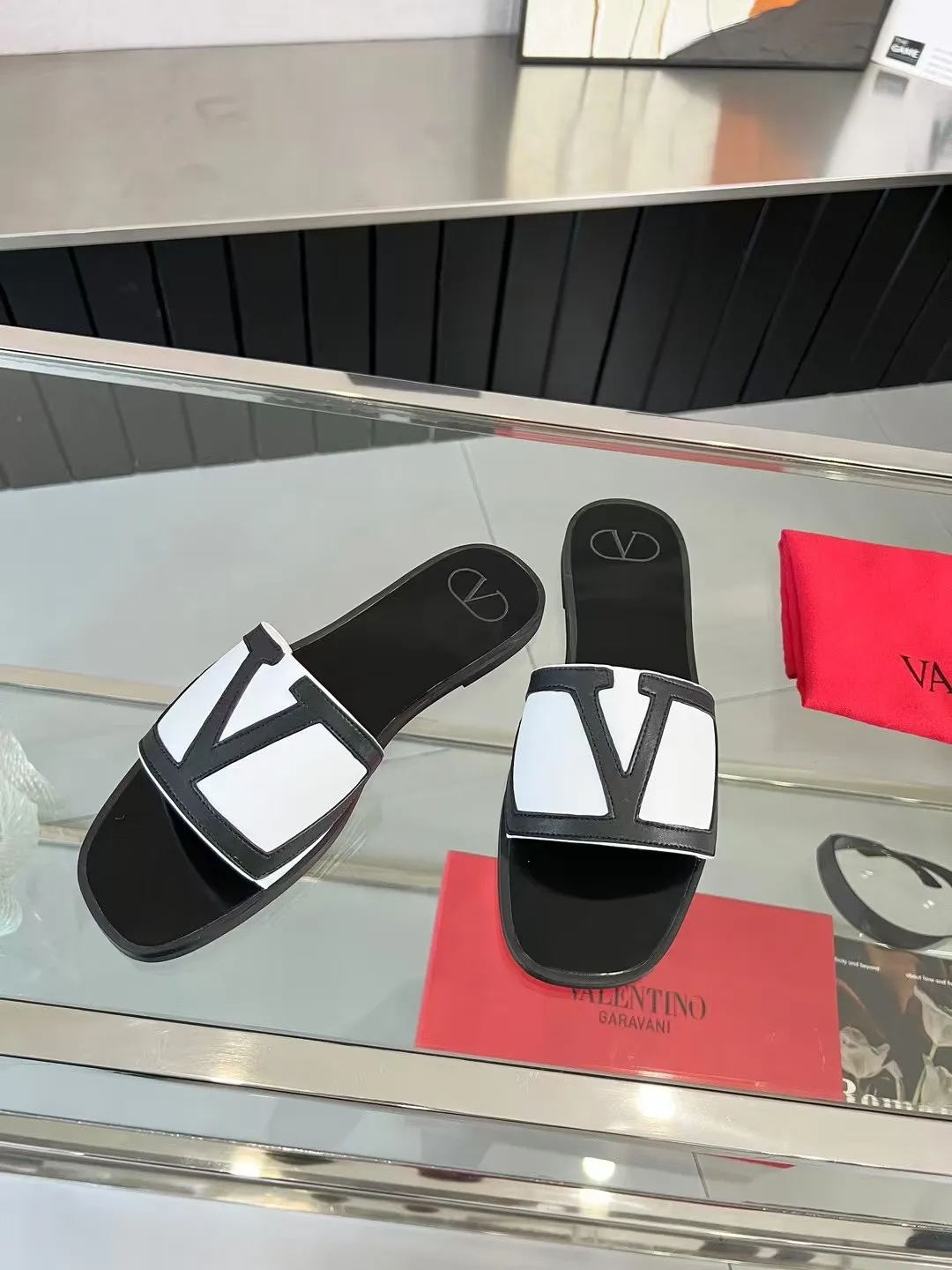 👟👟Ex-factory price 340👟👟 Valentino, 25 new spring and summer Valentino color-blocked flat flops, sizes 35-43